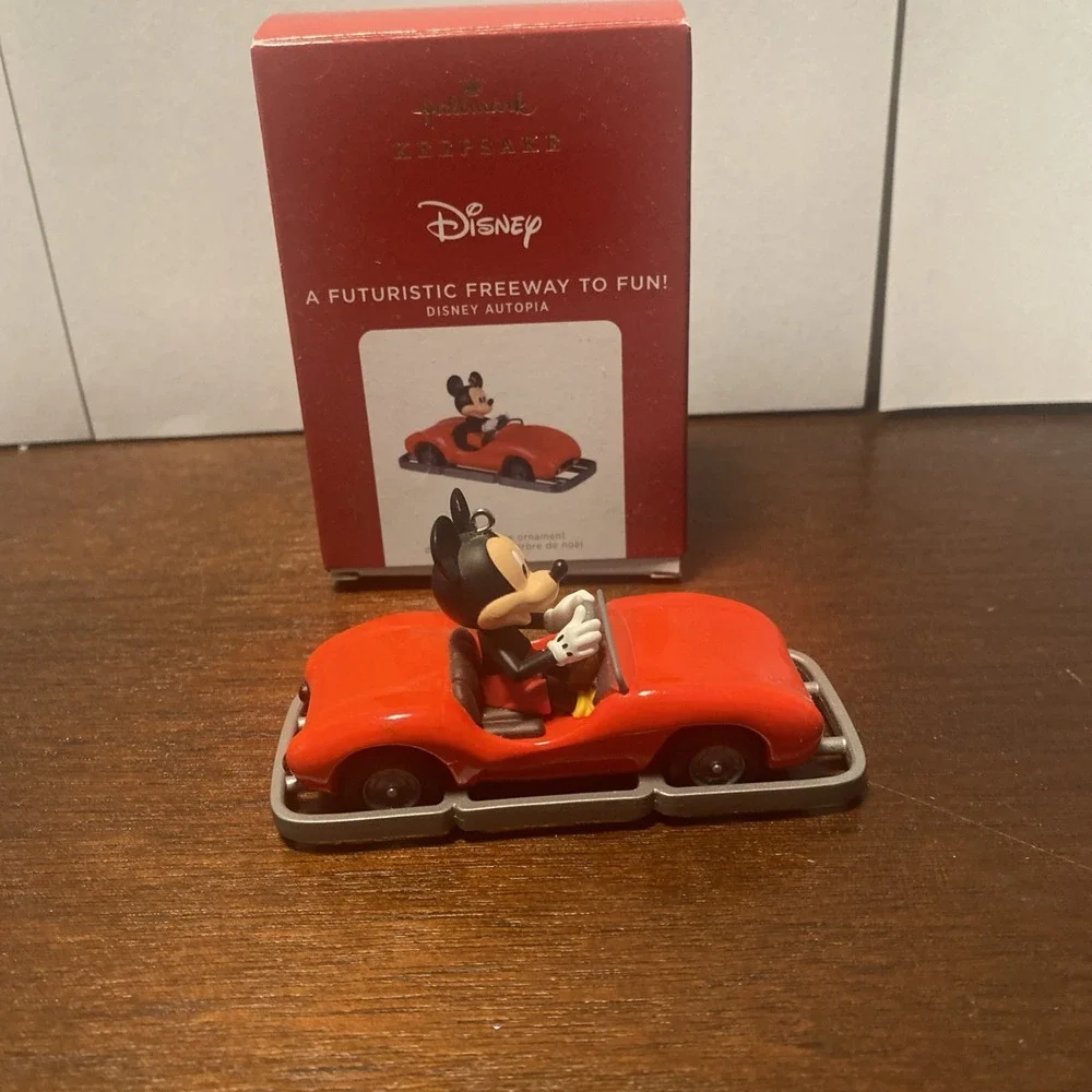 2021 Hallmark Disney Autopia Mickey A FUTURISTIC FREEWAY‎ TO FUN Car Ornament